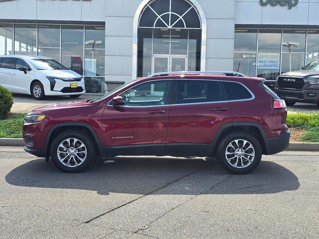 Used 2019 Red Jeep Latitude Plus image 23