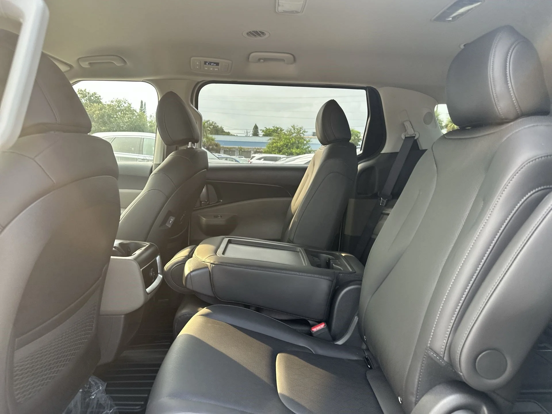 New 2026 White Pearl Kia LXS image 22