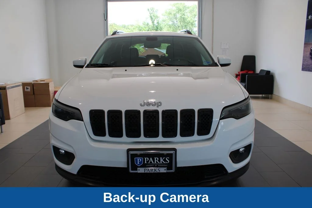 Used 2019 Bright White Clearcoat Jeep Latitude Plus image 14