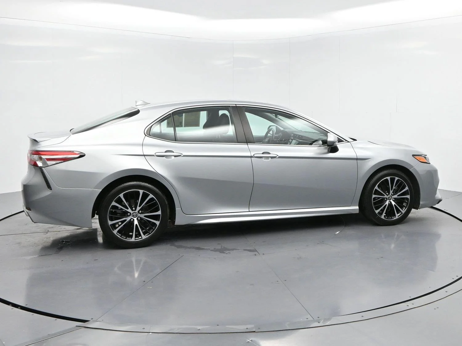 Used 2020 Celestial Silver Metallic Toyota SE image 8