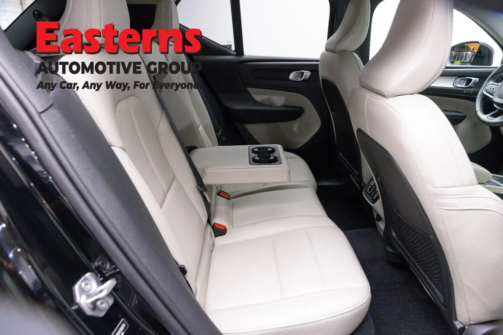 Used 2019 Black Volvo Momentum image 22