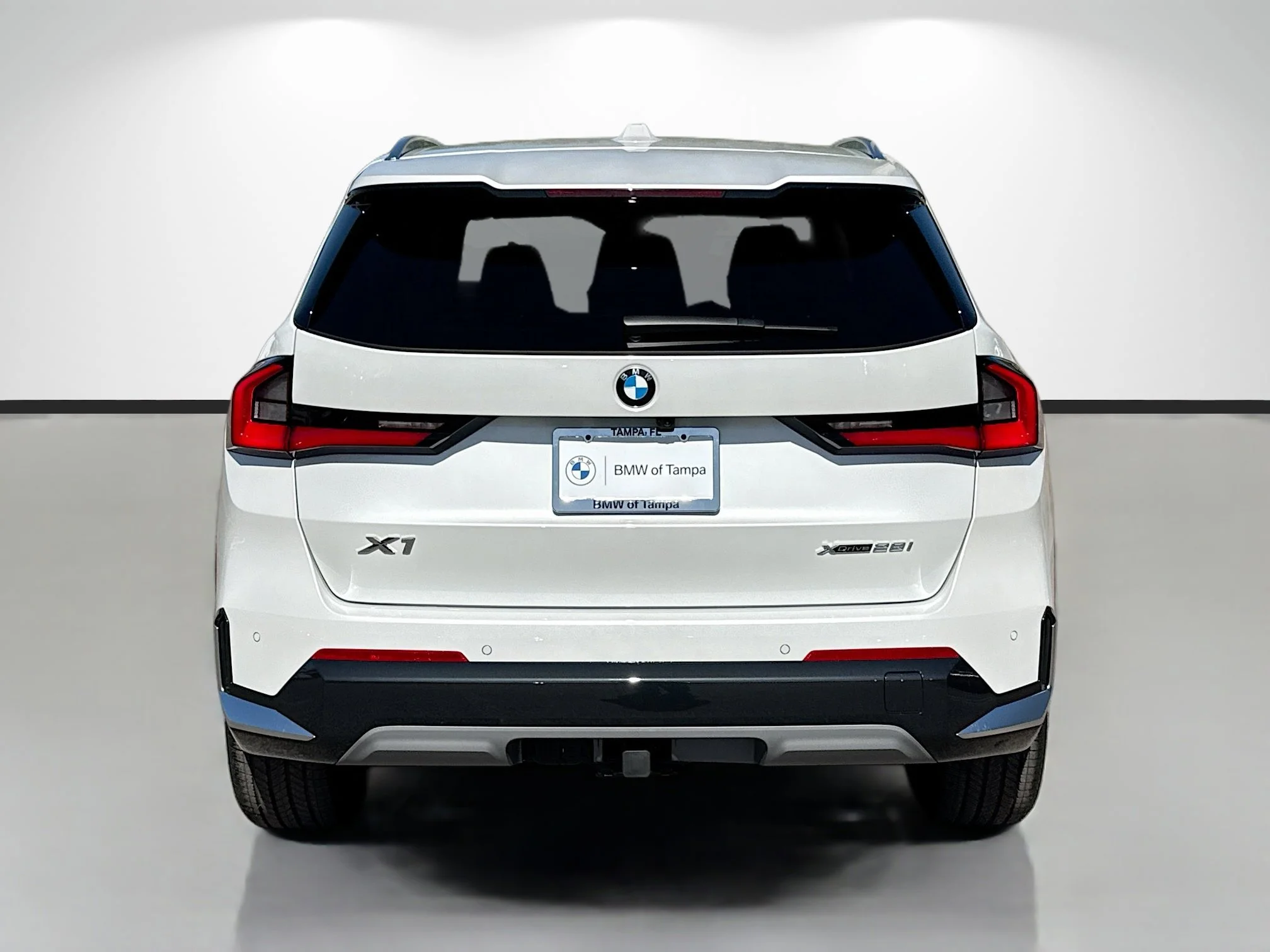 New 2026 Mineral White Metallic BMW xDrive28i image 4