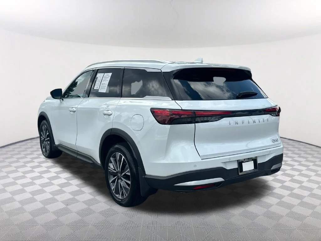 Certified Used 2027 White INFINITI LUXE image 7