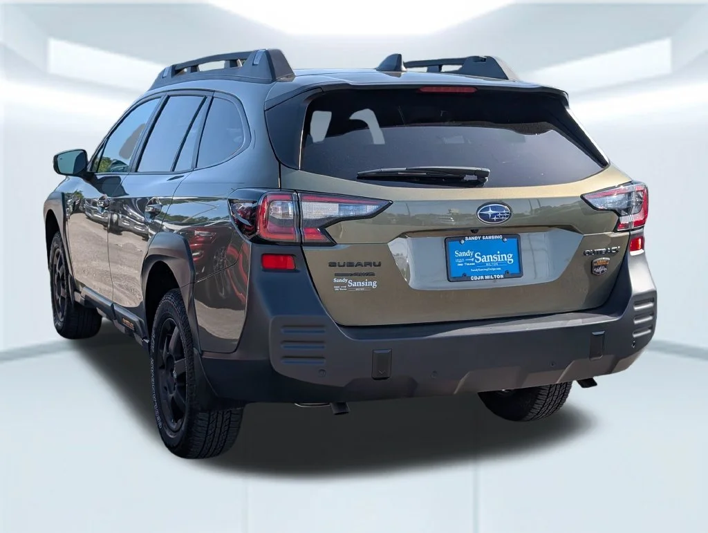 Used 2025 Green Subaru Wilderness image 3