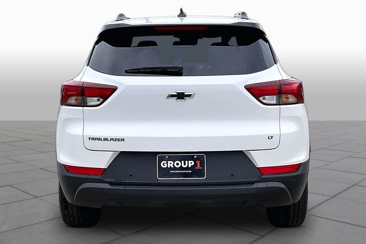 New 2026 Summit White Chevrolet LT image 5