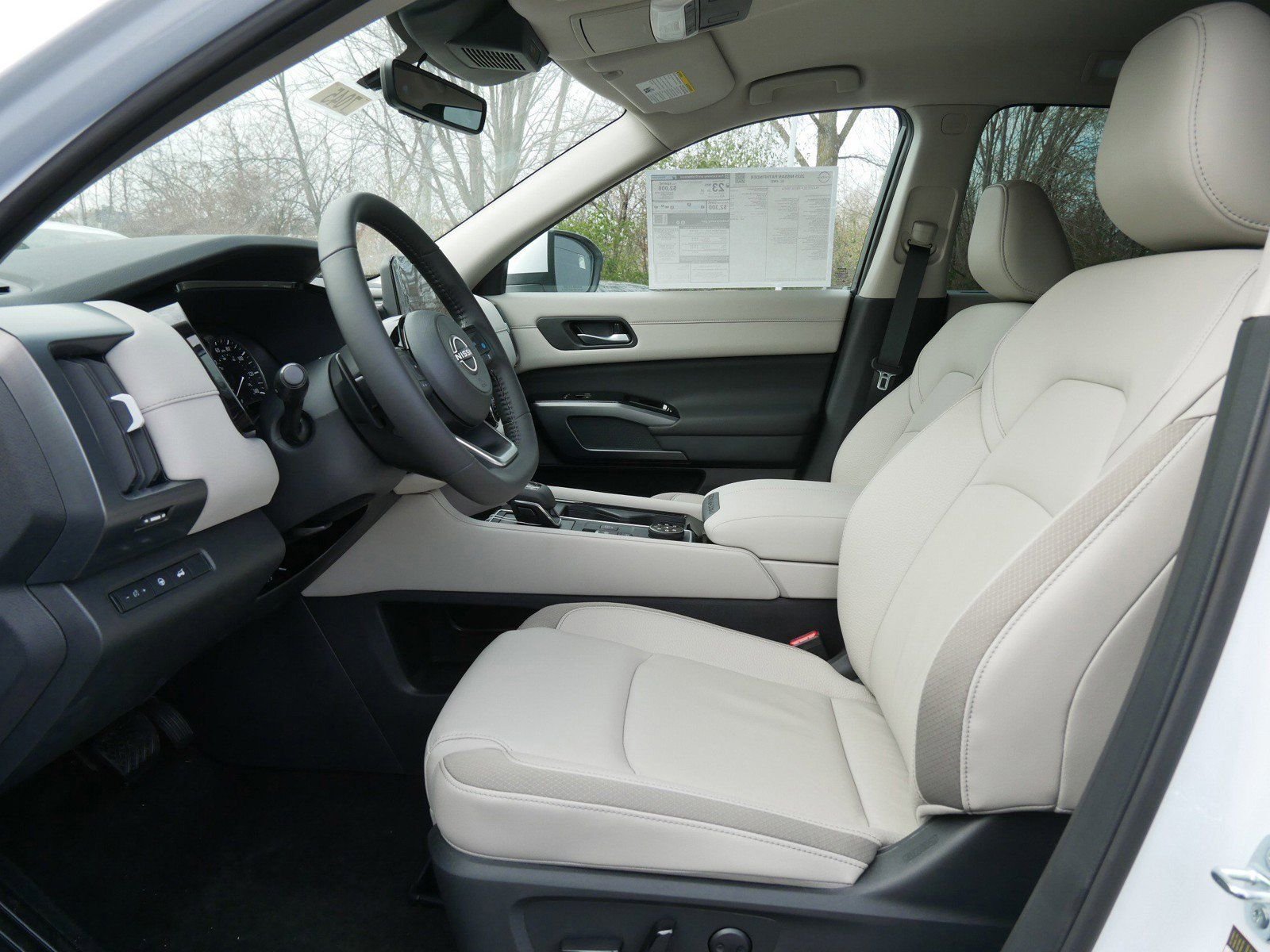 2025 Nissan Pathfinder SL