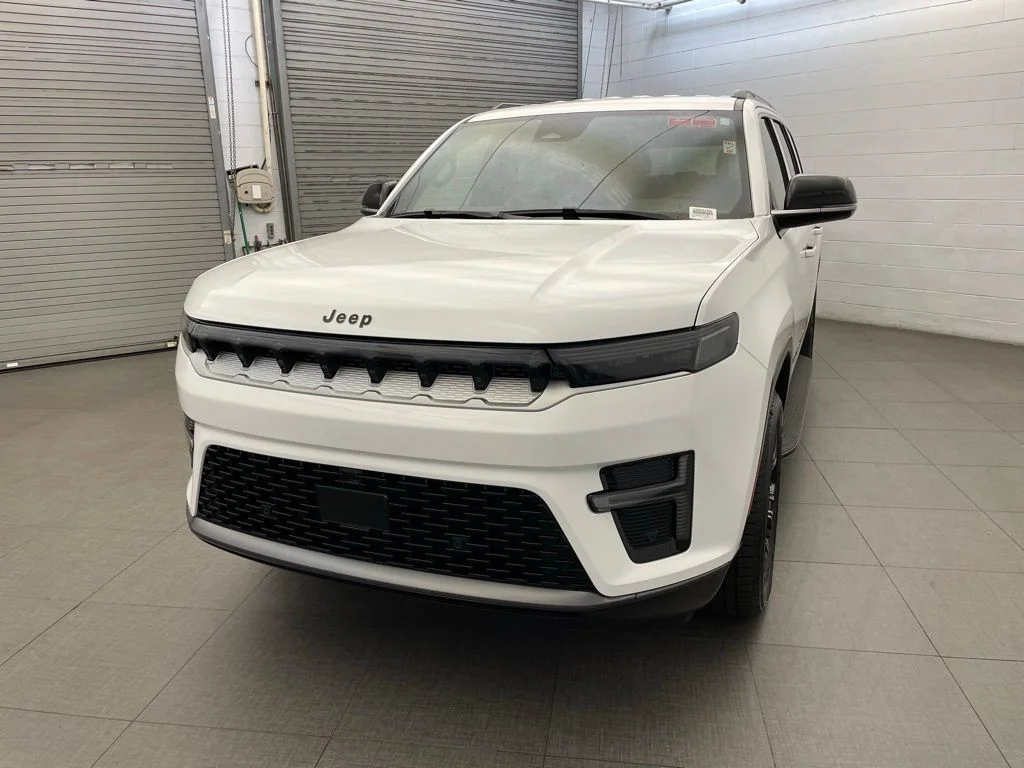 New 2026 White Jeep  image 8
