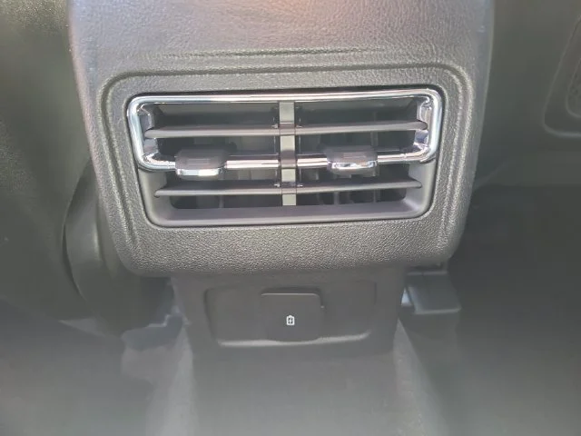 Used 2022 White Lincoln Standard image 16