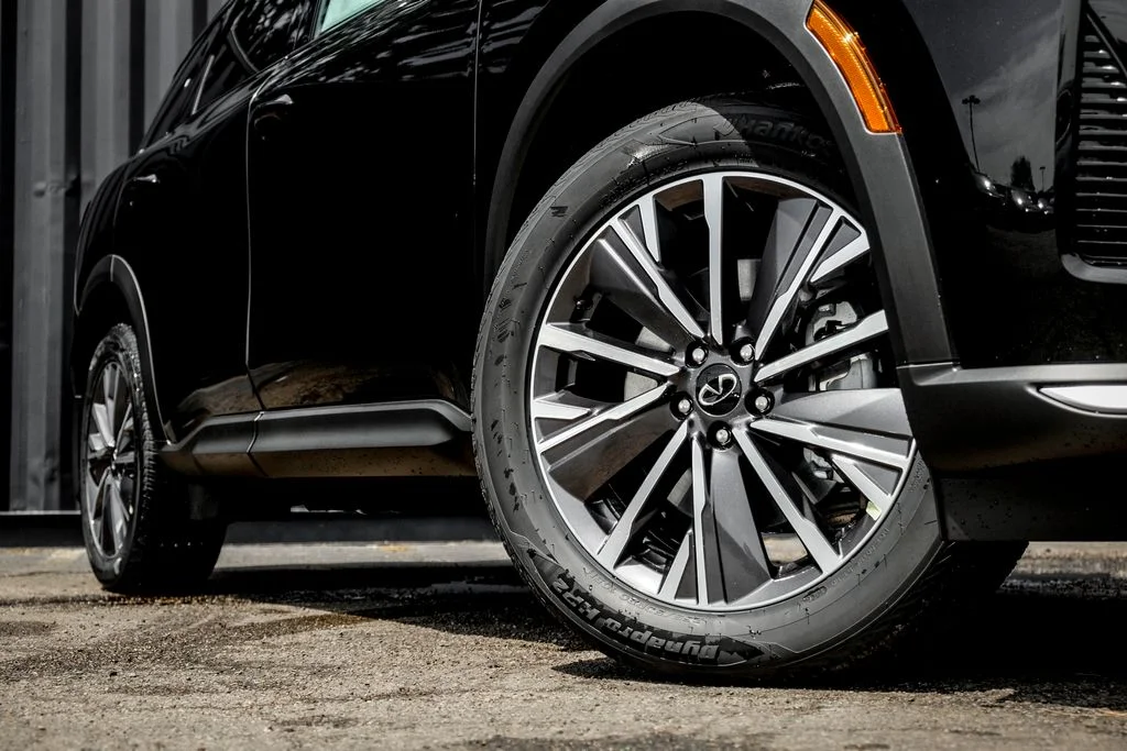 New 2027 MINERAL BLACK INFINITI Luxe AWD image 7