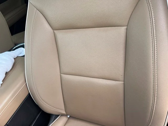 Used 2023 IRIDESCENT PEARL TRICOAT Chevrolet Premier image 27
