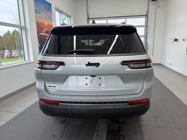 New 2026 Silver Zynith Exterior Paint Jeep Laredo image 4