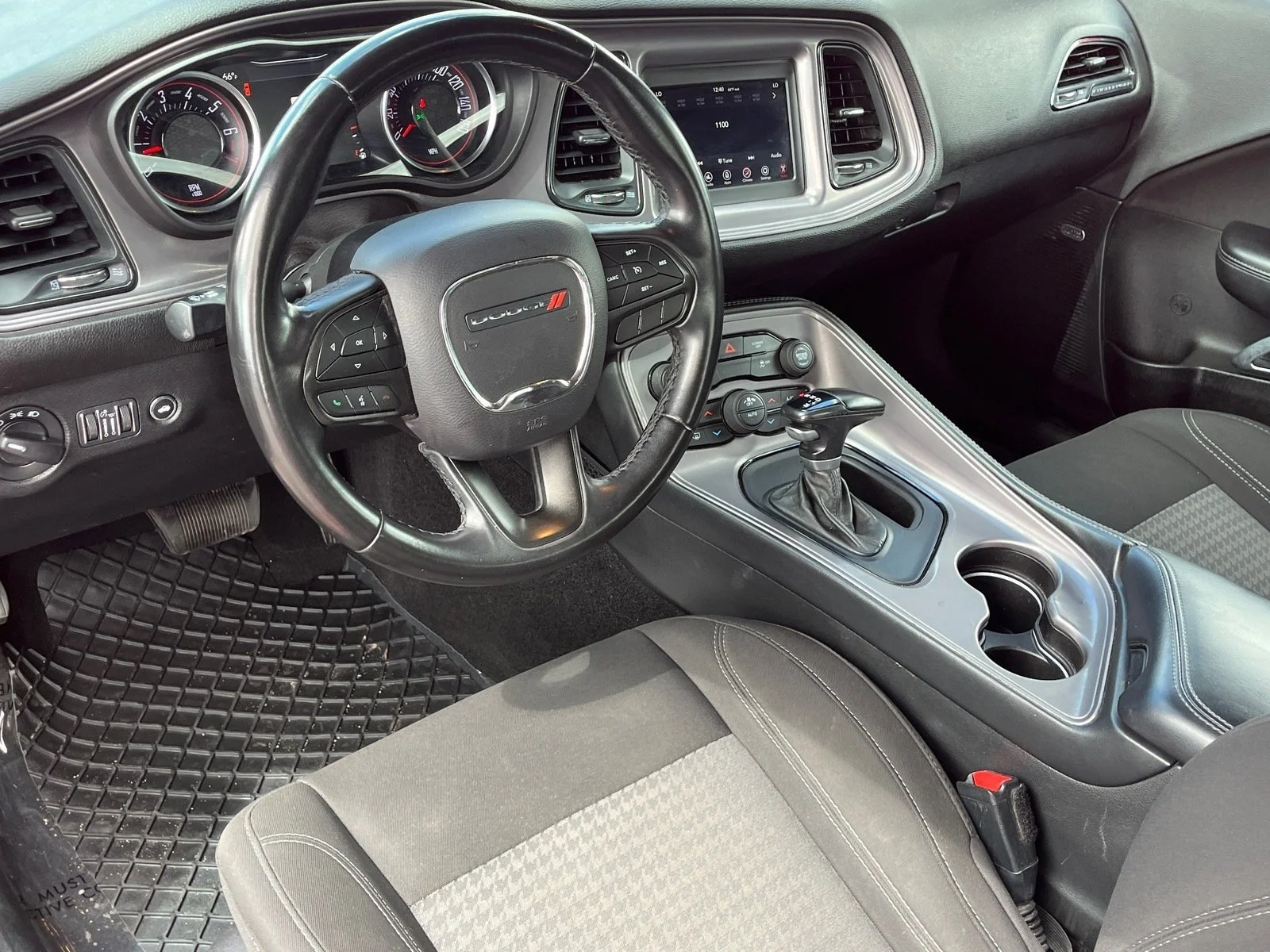 Used 2023 Torred Clearcoat Dodge SXT image 15