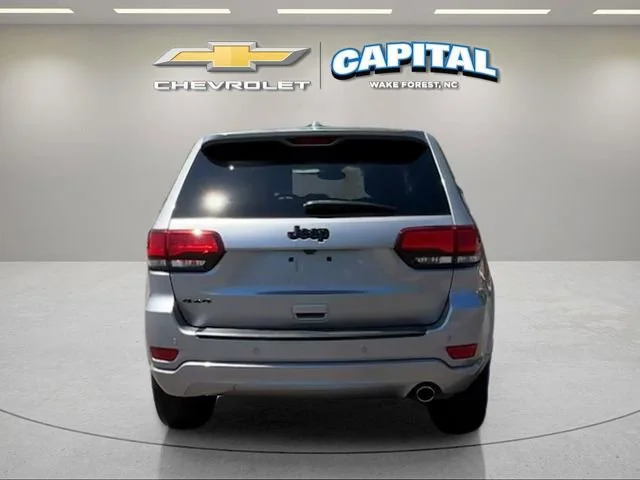 Used 2019 Silver Jeep Altitude 4x4 image 4