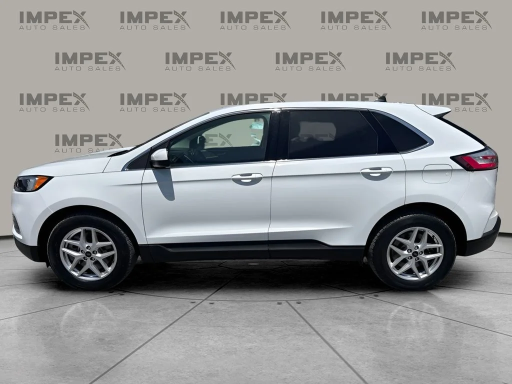Used 2024 White Ford SEL image 2