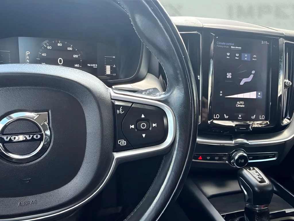 Used 2019  Volvo Momentum image 17