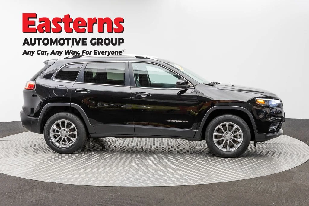Used 2021 Black Jeep Latitude Plus image 4