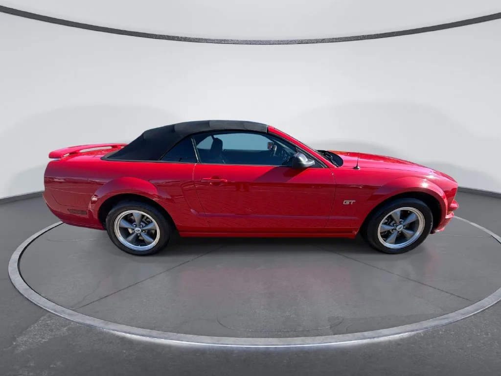 Used 2006  Ford GT Deluxe image 8