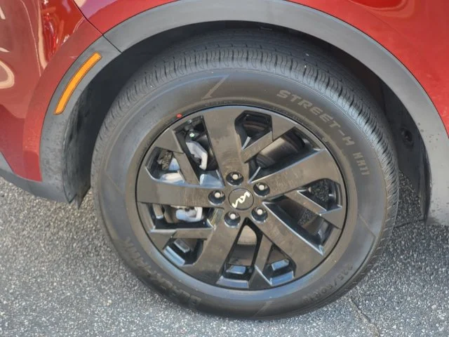 Used 2022 Red Kia S image 8