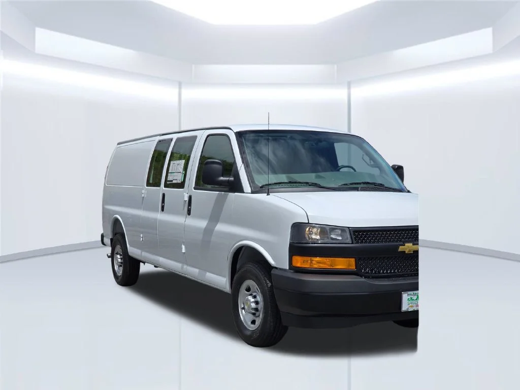 New 2026 White Chevrolet Work Van image 39