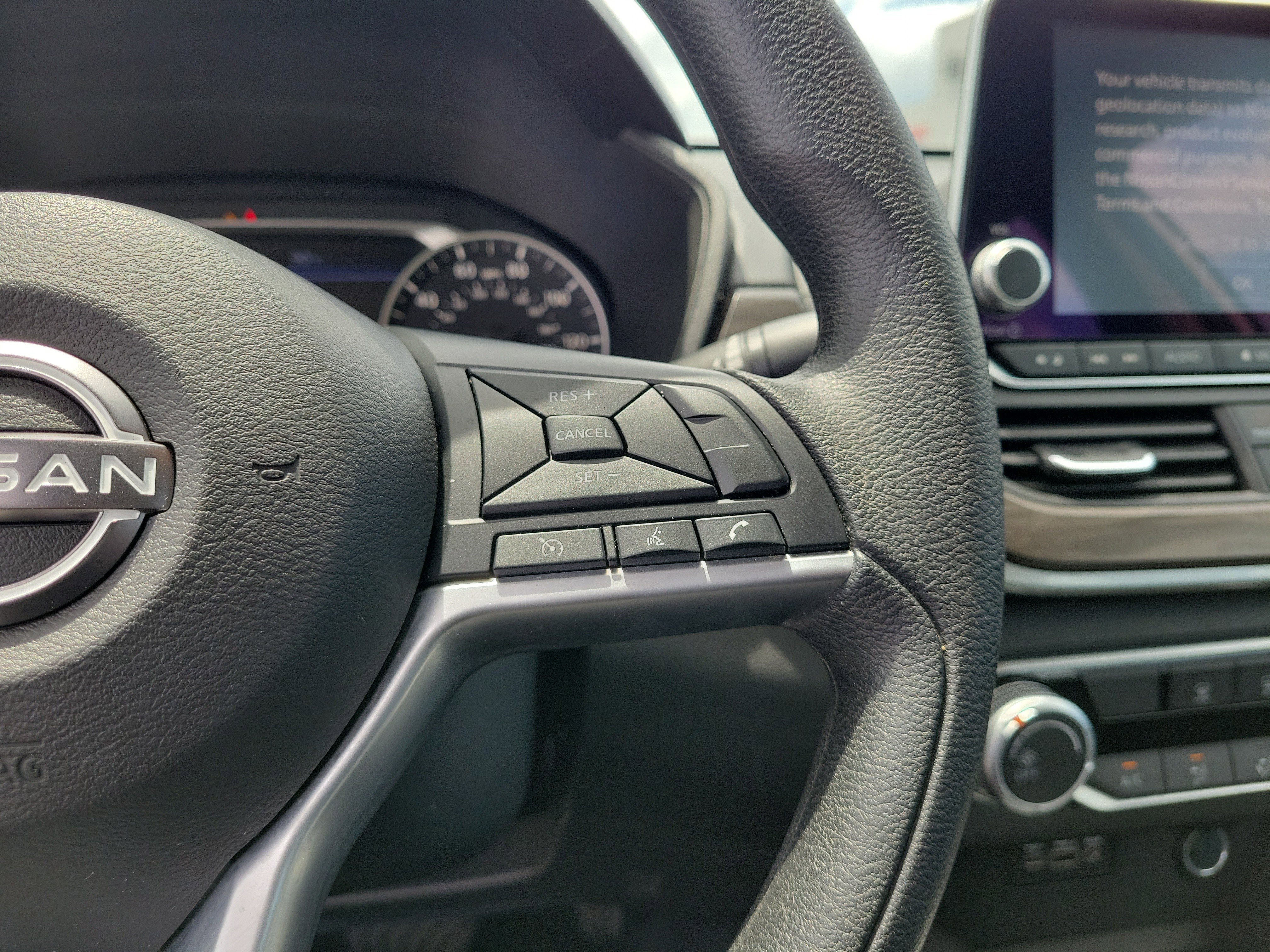 Used 2025 Glacier White Nissan SV image 19