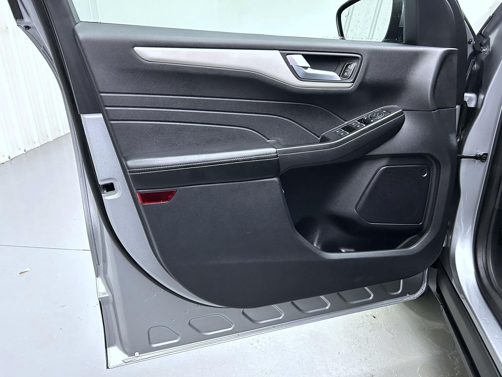 Used 2021 Silver Ford SE image 9