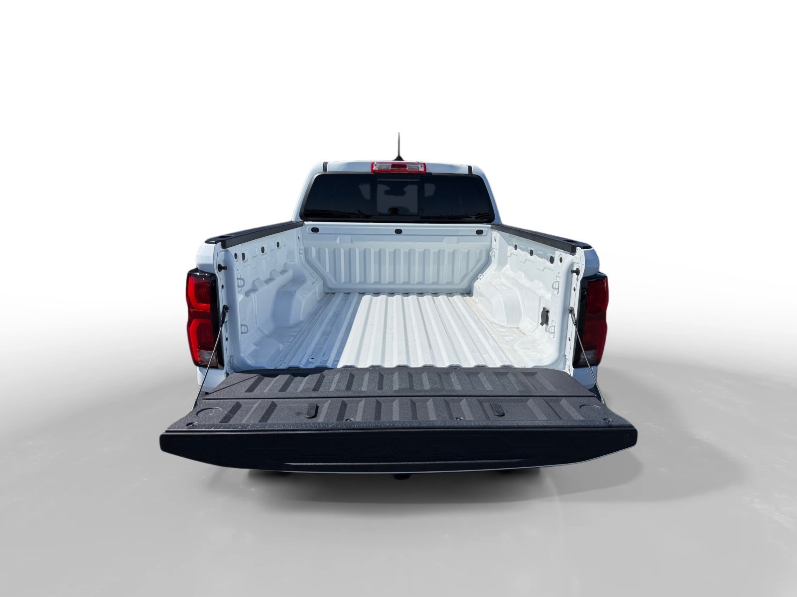 Used 2024 Summit White Chevrolet LT image 17