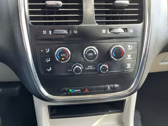 Used 2014 Blue Dodge SXT image 19