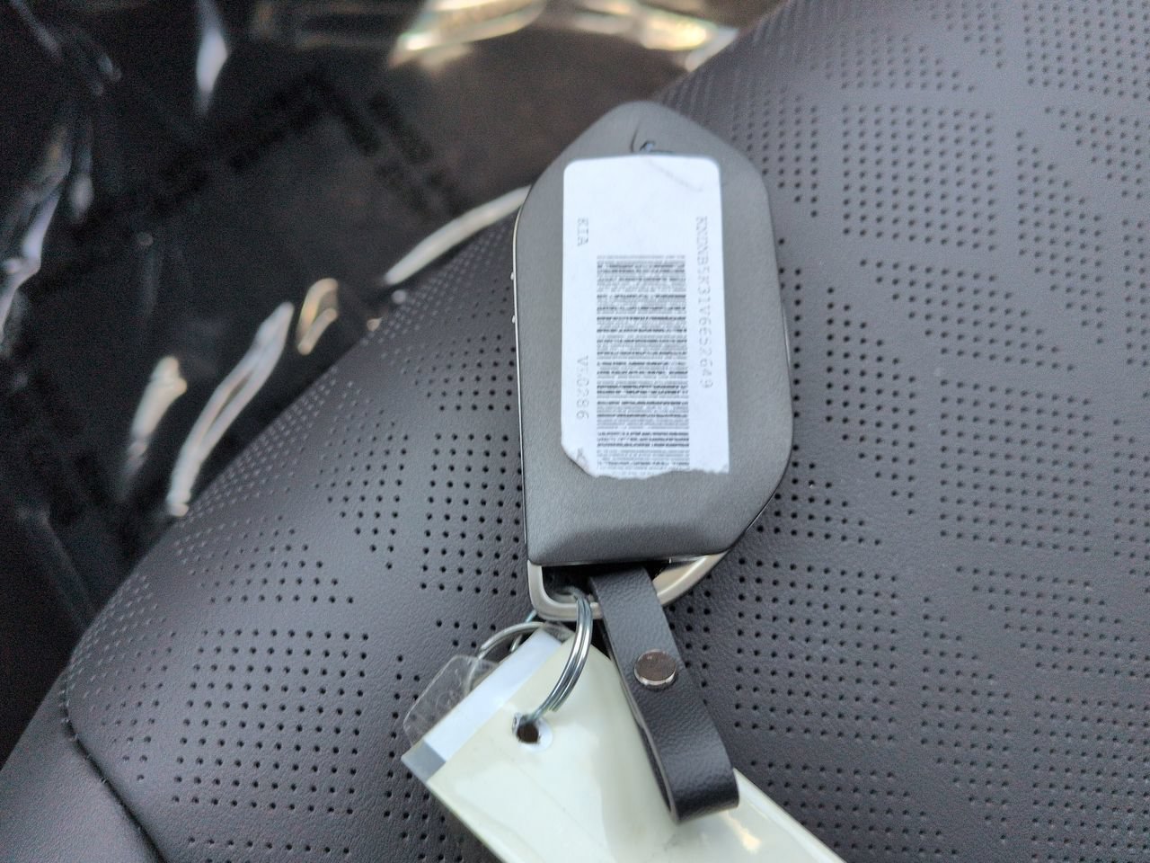 New 2027 Ceramic Silver Kia LXS image 34