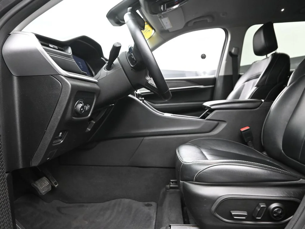 Used 2021 Gray Jeep Limited image 19