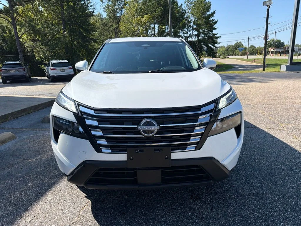 Used 2025 White Pearl Nissan SV image 8