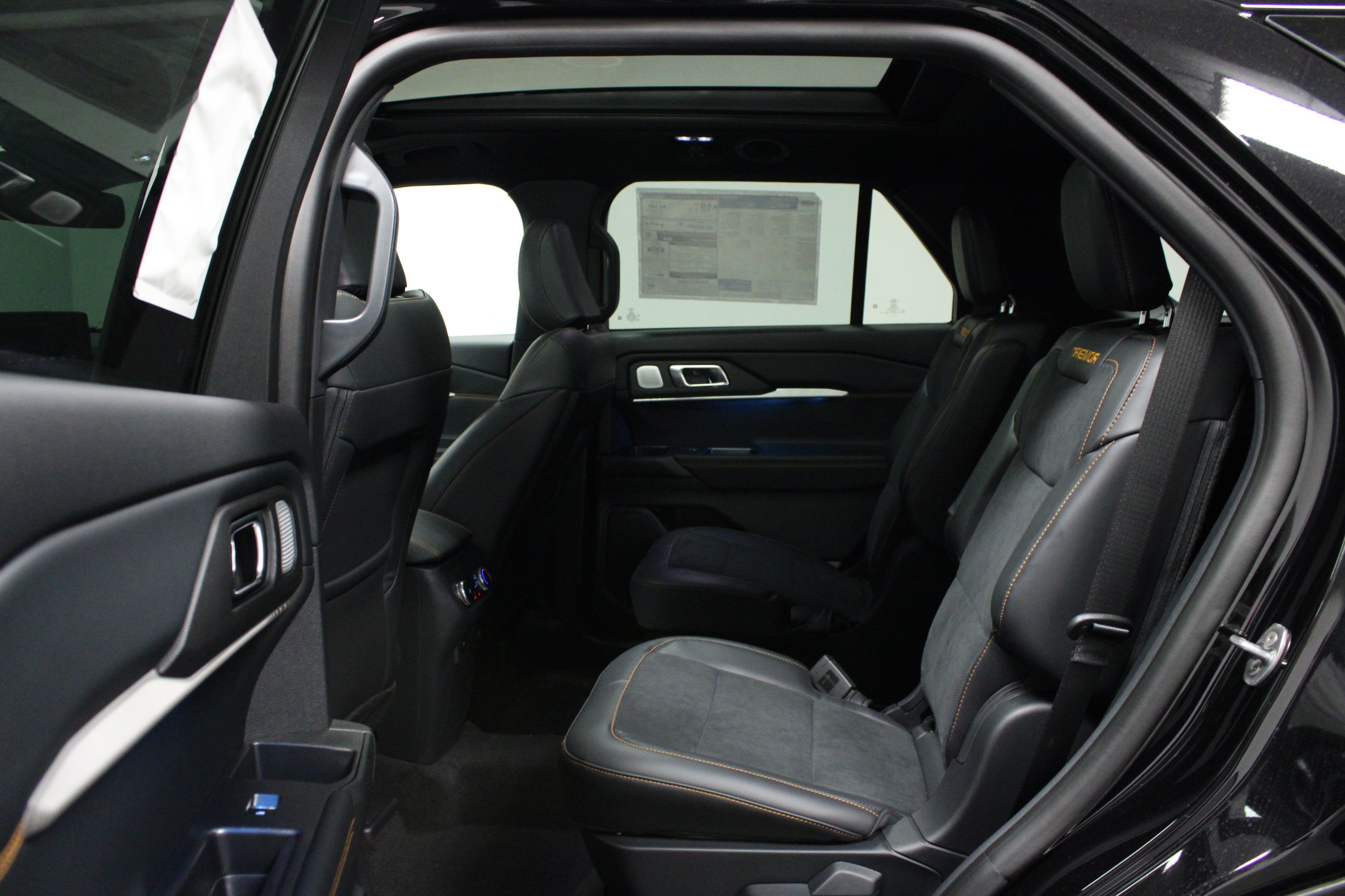 New 2026 Agate Black Metallic Ford Tremor image 13