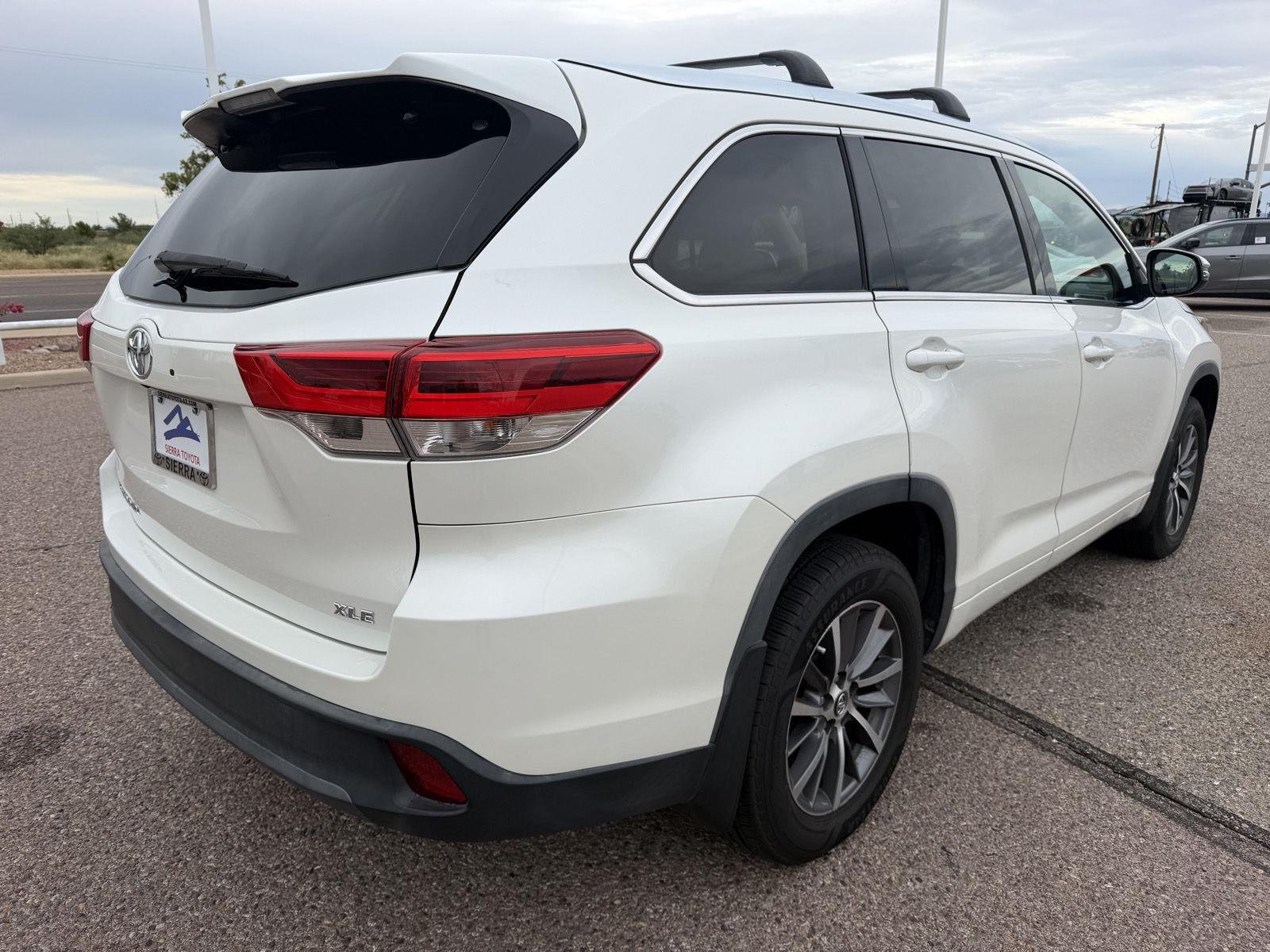Used 2017 Blizzard Pearl Toyota XLE image 5