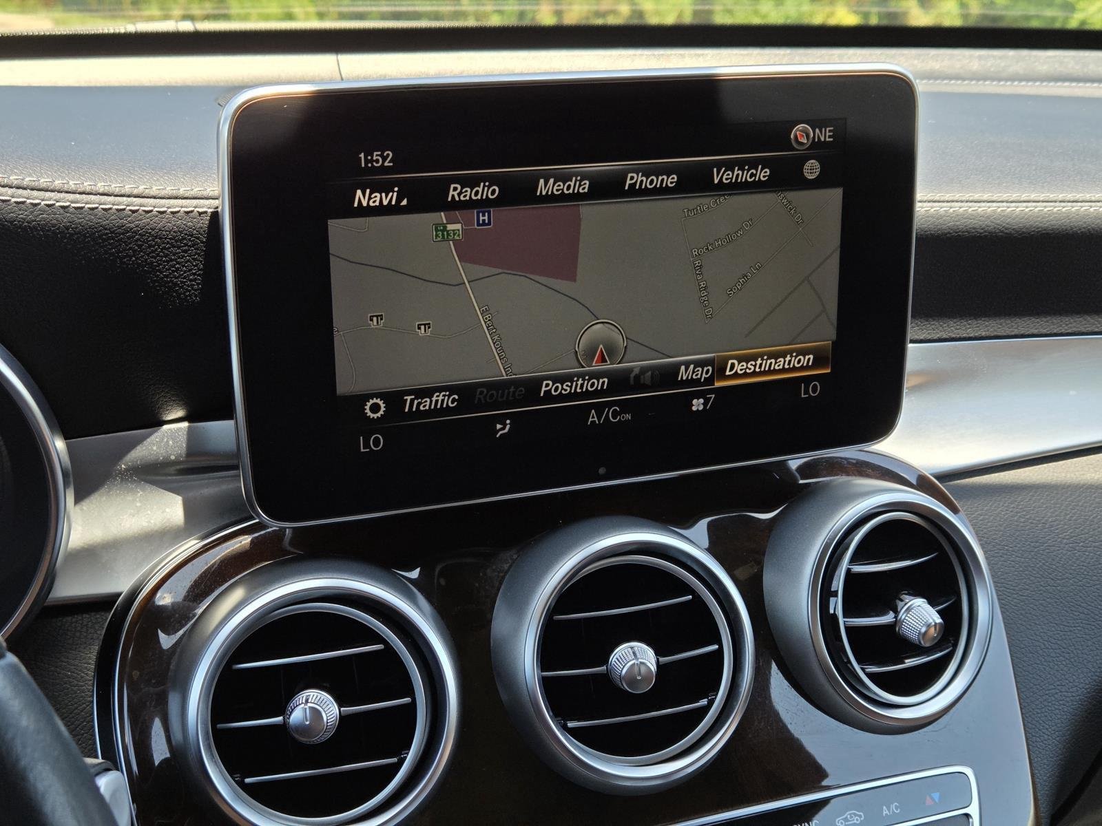 Used 2018 designo Diamond White Metallic Mercedes-Benz GLC 300 image 27