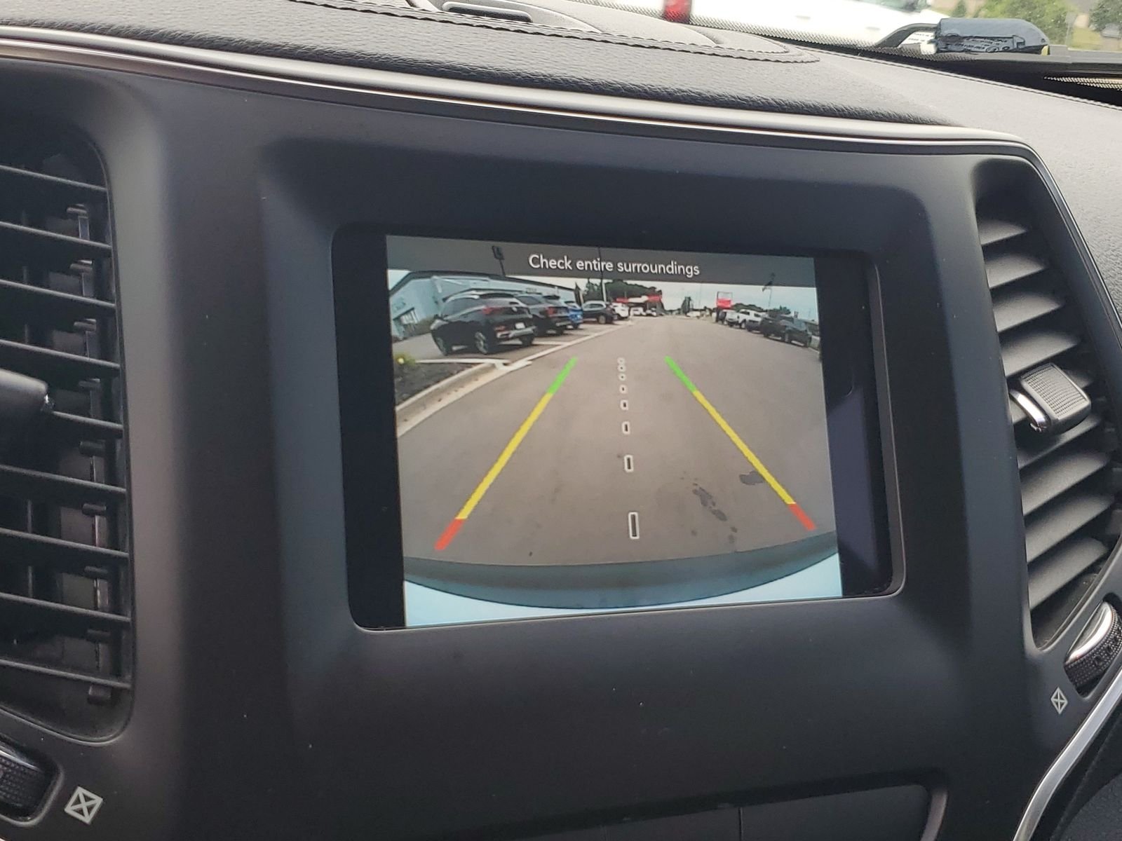 Used 2020 White Jeep Latitude Plus image 23