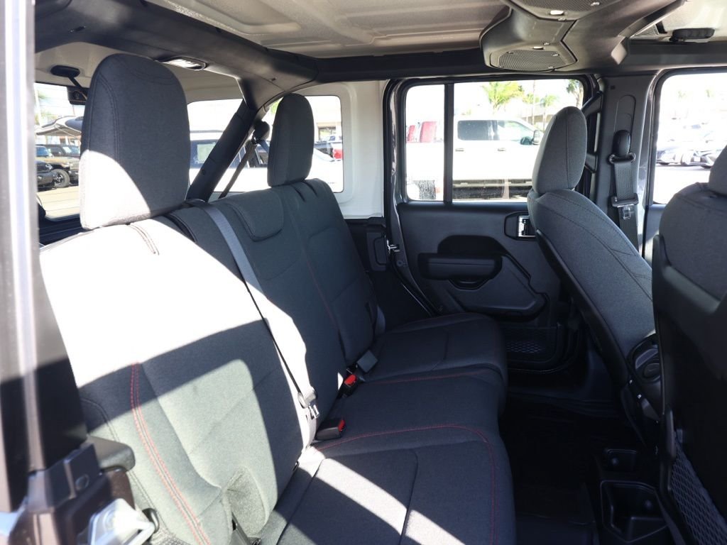 New 2026 Granite Crystal Metallic Clear-Coat Exterior Paint Jeep Rubicon image 17