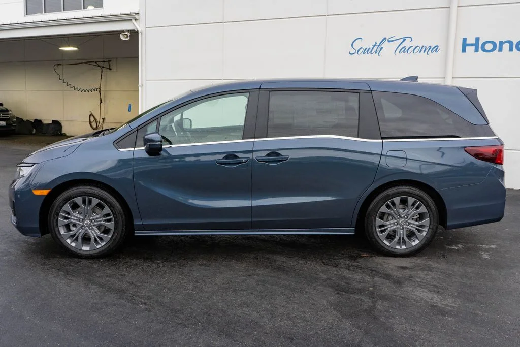 New 2026 Smoke Blue Pearl Honda Touring image 9