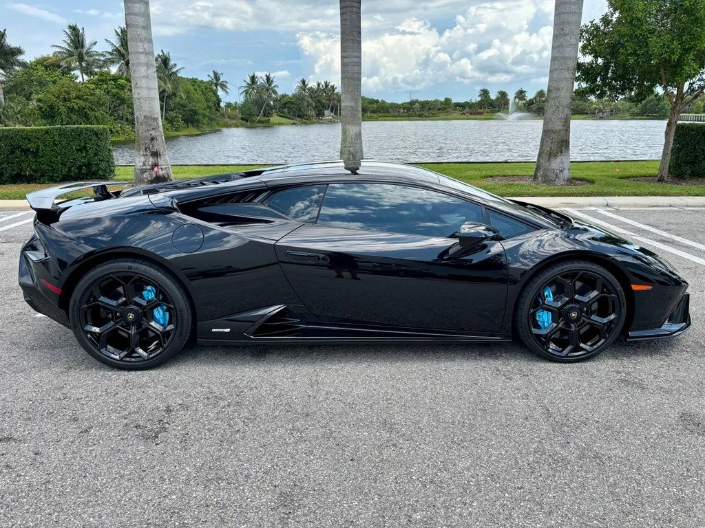 Used 2024 Nero Noctis Metallic Lamborghini  image 5