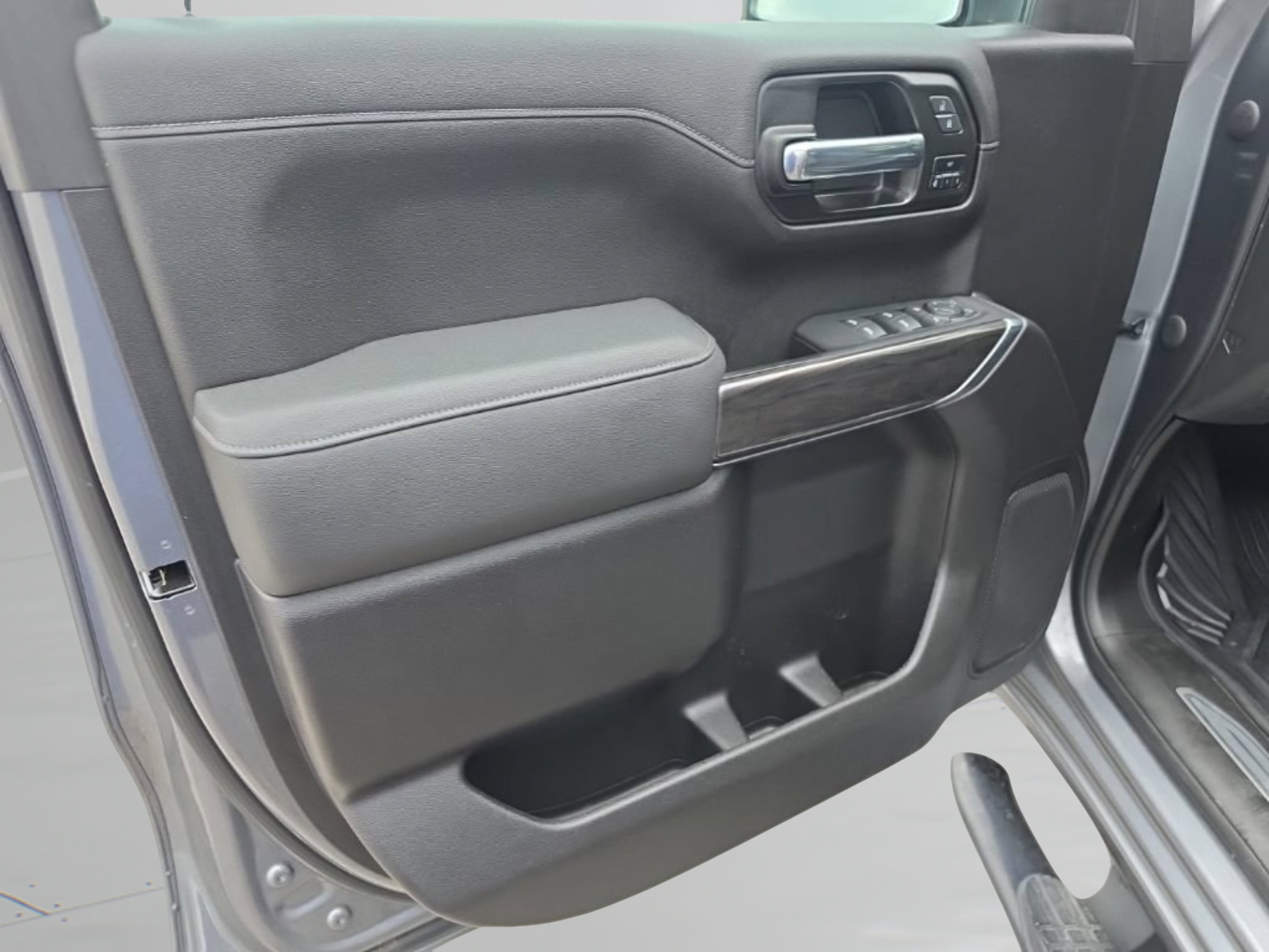 Used 2021 SATIN STEEL METALLIC Chevrolet LTZ image 17