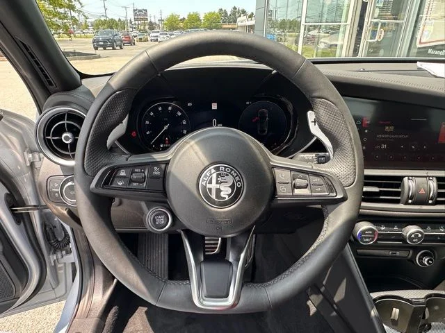 2025 Alfa Romeo Giulia Base - Photo 10