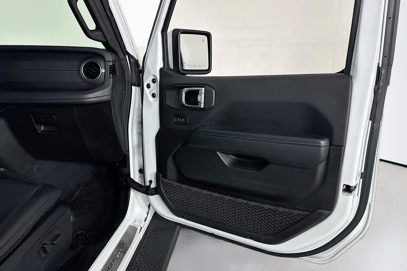 Used 2024 BRIGHT WHITE Jeep High Altitude image 23