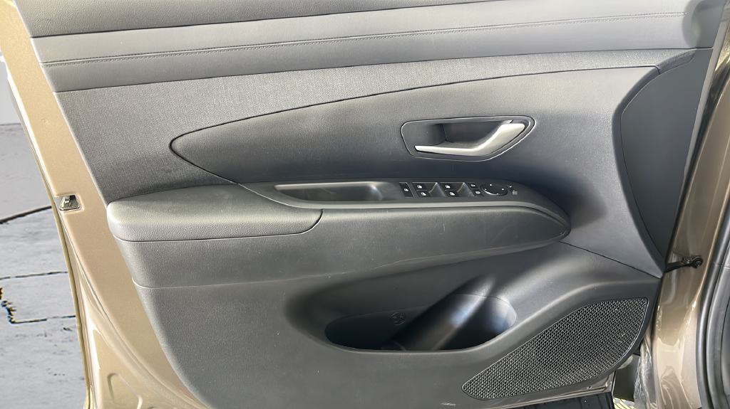 Used 2025 Beige Hyundai SEL Convenience image 13