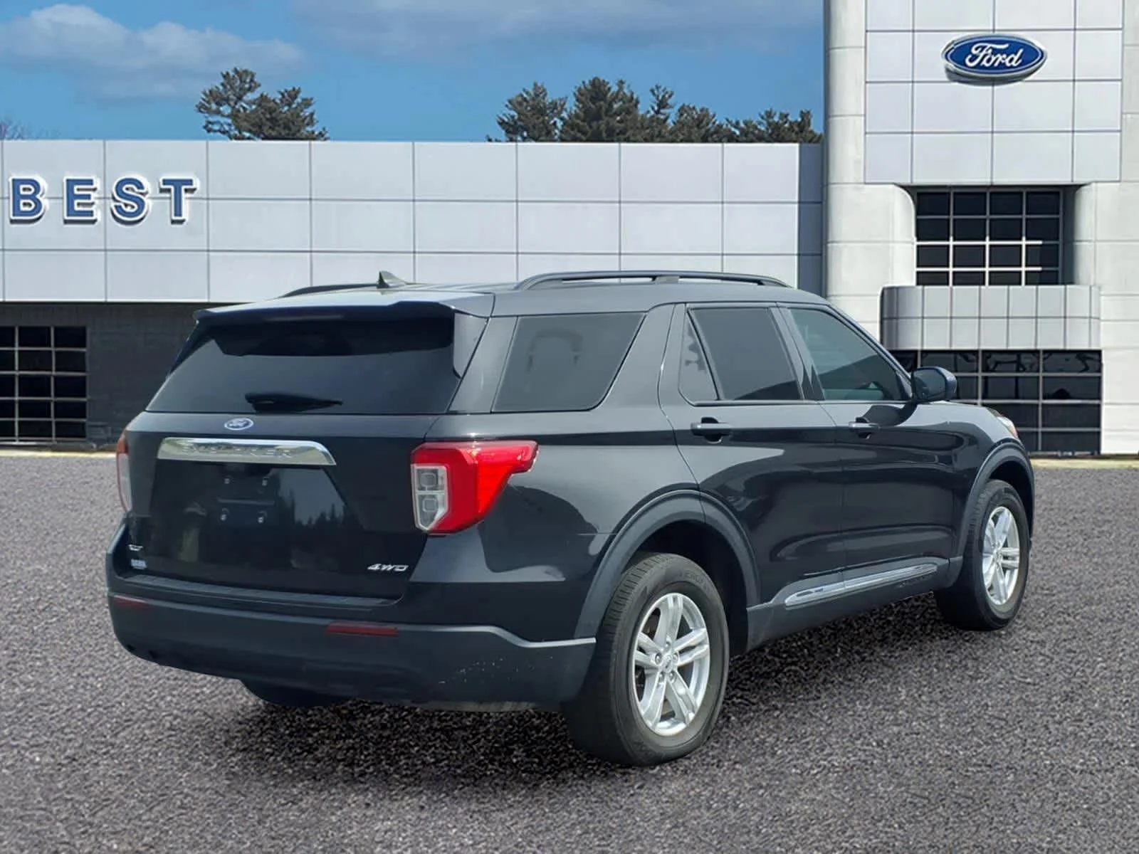 Used 2023 Agate Black Metallic Ford XLT image 5