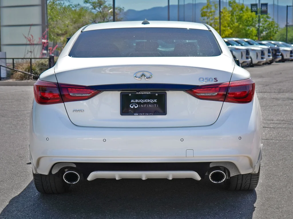 Used 2023 Majestic White INFINITI RED SPORT 400 image 10