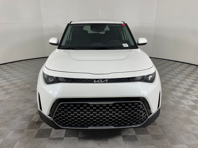 Used 2023 White Kia EX image 3