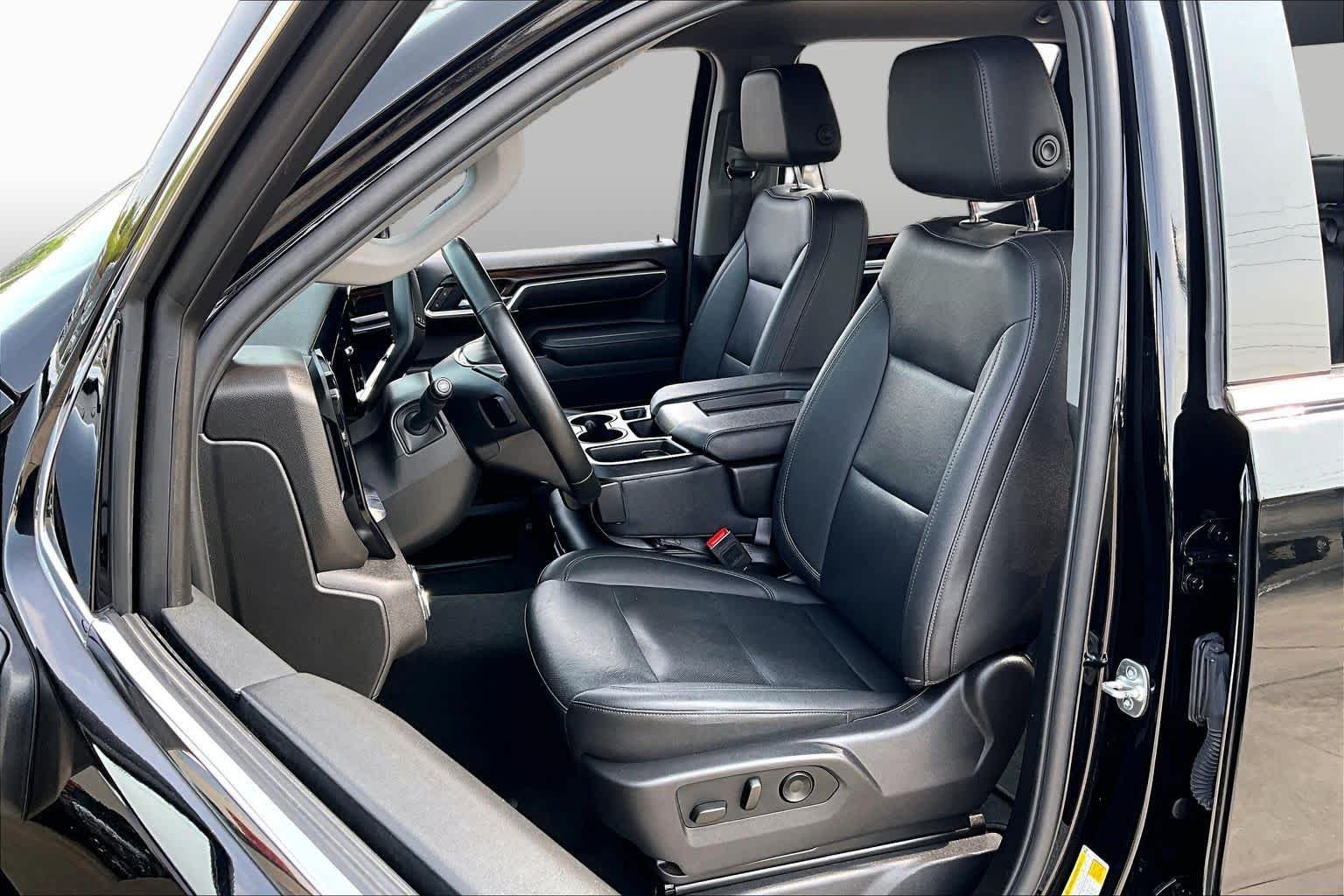 Used 2025 Onyx Black GMC SLT image 8