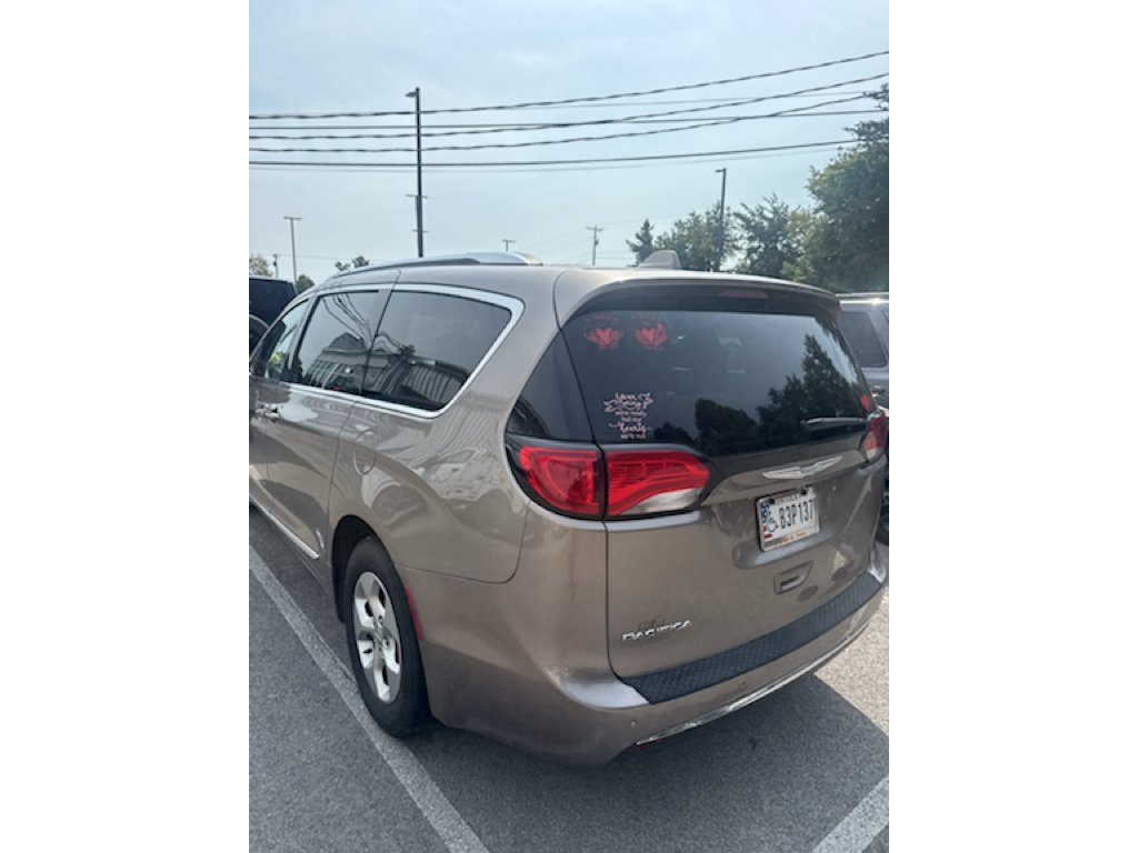 Used 2017 Molten Silver Chrysler Touring-L Plus image 7