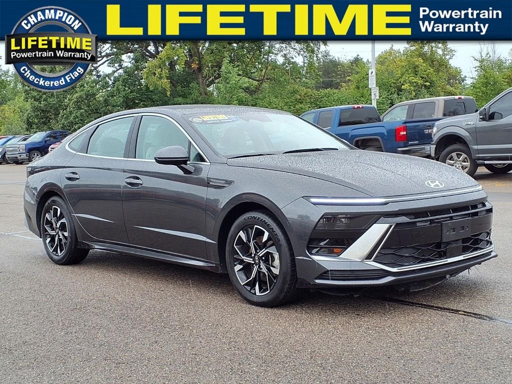 Used 2025 Gray Hyundai SEL image 3