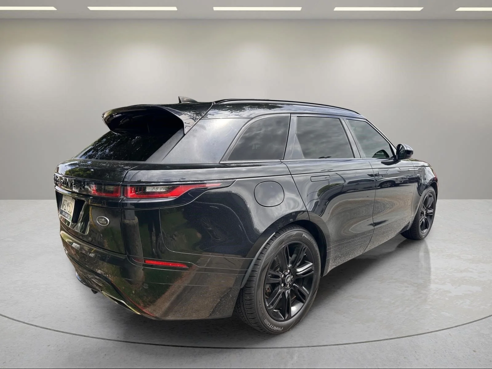 Used 2020  Land Rover R-Dynamic S image 12