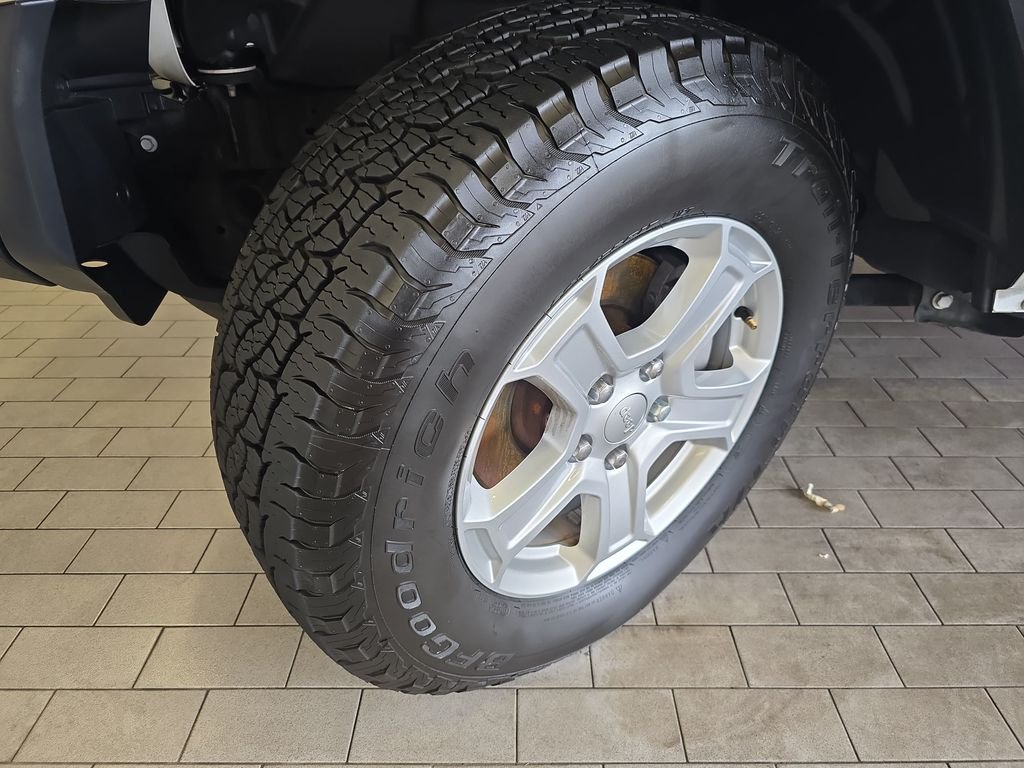 Used 2019 White Jeep Unlimited Sport S image 31