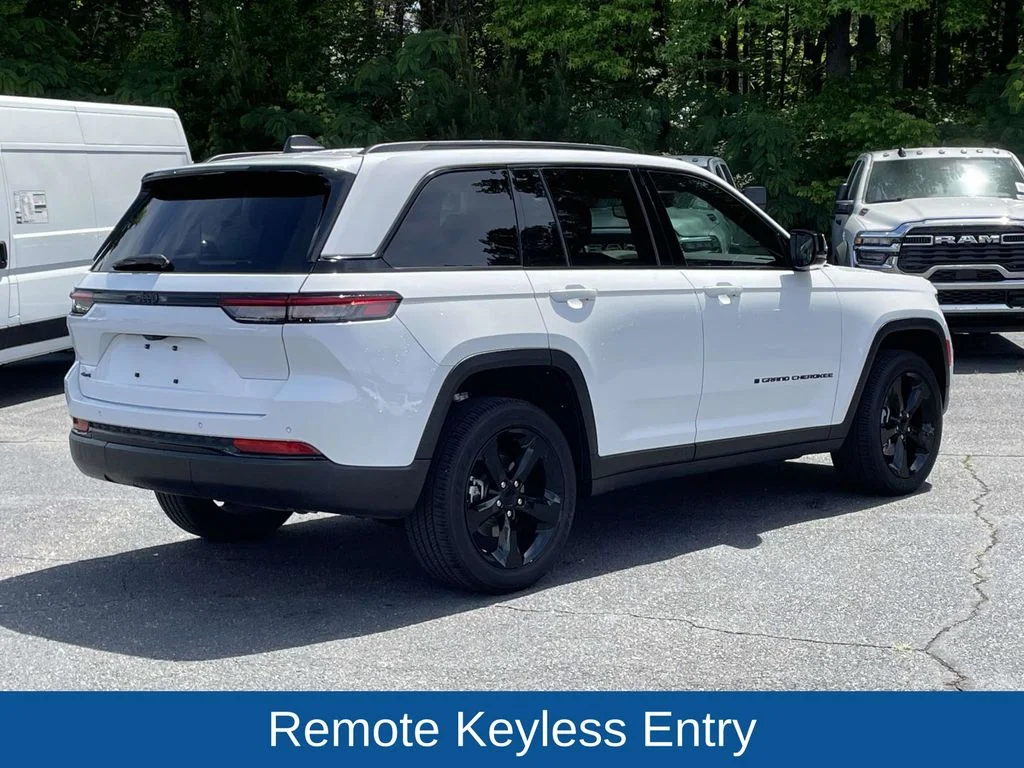Used 2023 White Jeep Altitude X image 8